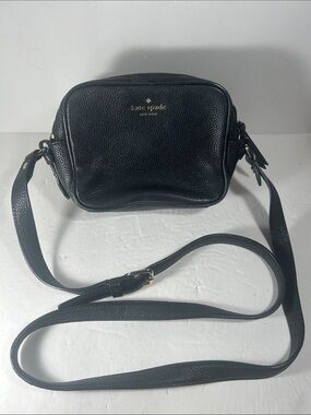 kate spade Black Pebbled Leather Crossbody Camera Bag. Good condition.